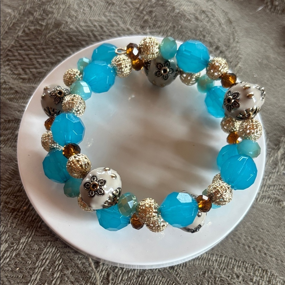 Elegant Blue and Gold Beaded Bracelet